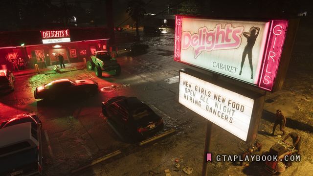 Port Gellhorn — Delights Cabaret bij nacht met het letterbord NEW GIRLS
